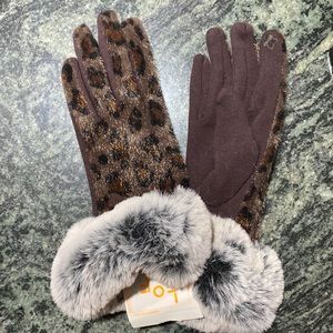Love of Fashion NY animal print NWT Smart gloves